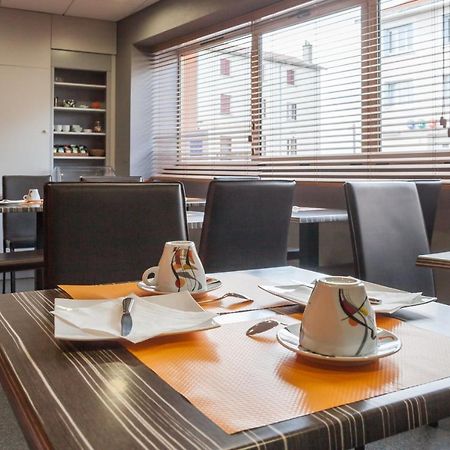 Logis Hotel Les Voyageurs Lezoux エクステリア 写真