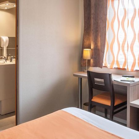 Logis Hotel Les Voyageurs Lezoux エクステリア 写真